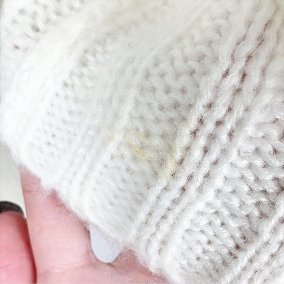 ✨ Filocaly White Knit Cropped Sweater w/ Mustard & Blue Stripe V-Neck (S) ✨ - Picture 4 of 7